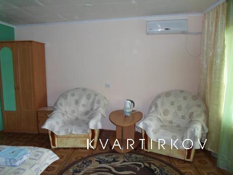 Rooms turnkey in a cozy courtyard 10 min, Sudak - apartment by the day