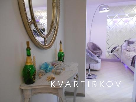 Стильная однокомнатная квартира в центре города.

Высокий ур