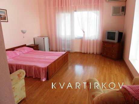 The family-run guest house with swimming, Sudak - apartment by the day