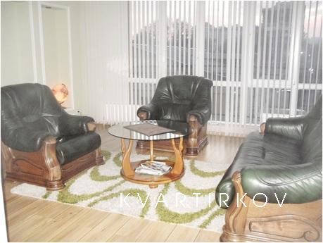 Квартира состоит из двух отдельных комнат – гостиной и спаль