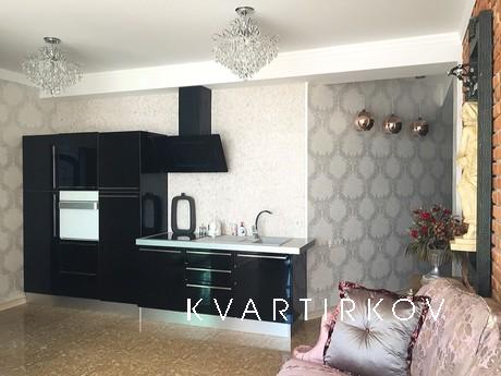 Lucky - VIP-class apartment in the cente, Odessa - apartment by the day