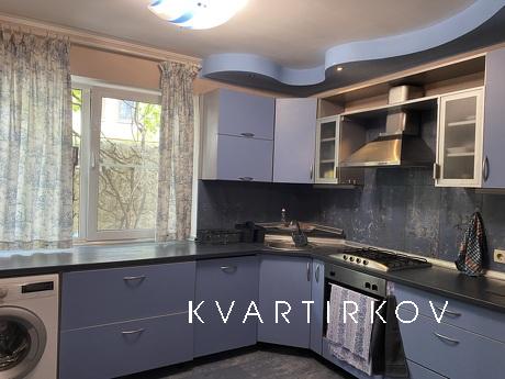 rent a house from the landlady by the se, Odessa - apartment by the day