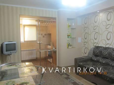 2 BR apartment, Mykolaiv - apartment by the day