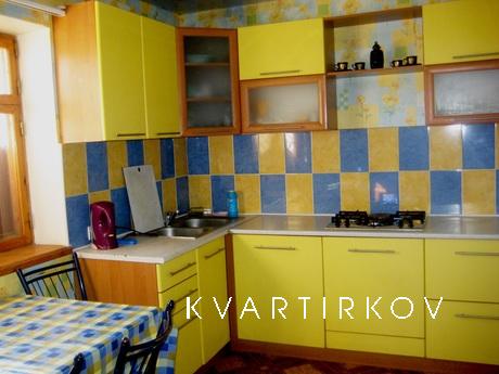 Renting a house in Sudak to the sea 10 minutes walk along th