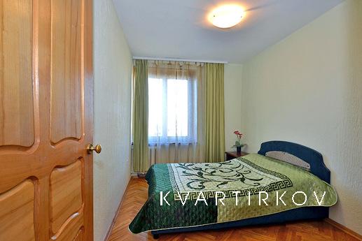 Two-bedroom apartment underground Belaru, Moscow - apartment by the day