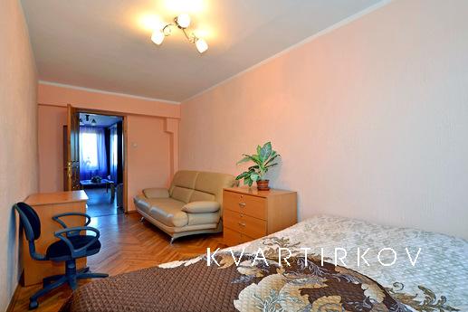 Two-bedroom apartment underground Belaru, Moscow - apartment by the day