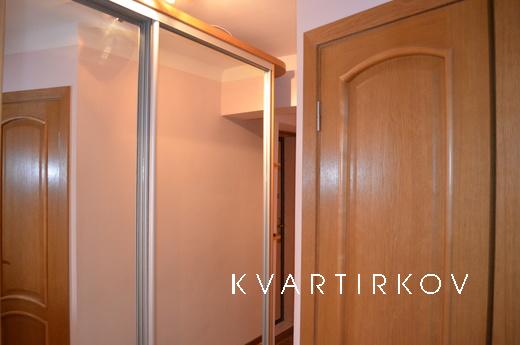 Apartment in the center. Air conditionin, Yevpatoriya - apartment by the day