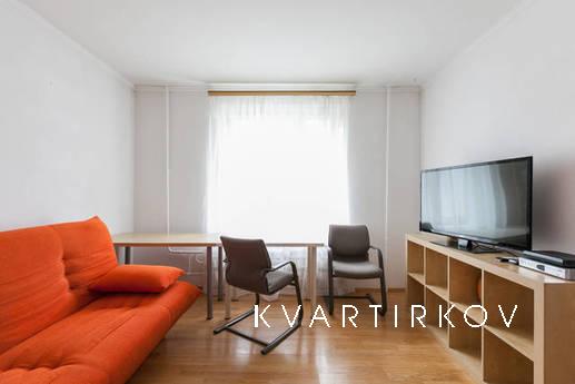 Сдам ПОСУТОЧНО 2-ух комнатную квартиру в 1-ой минуте пешком 