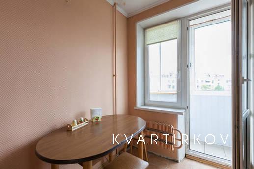 Светлая квартира в 1 минуте от м.ВДНХ, Москва - квартира посуточно