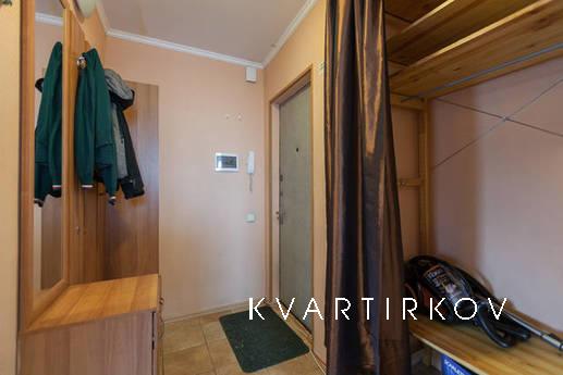 Светлая квартира в 1 минуте от м.ВДНХ, Москва - квартира посуточно