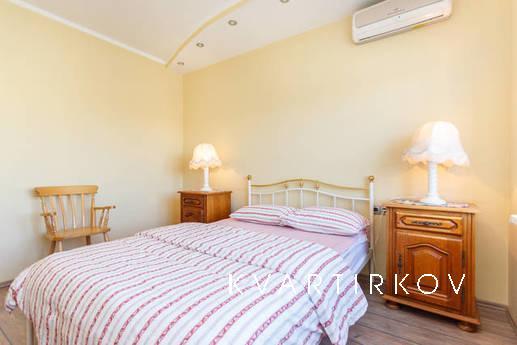 Апартаменты у метро Кропоткинская и Арба, Москва - квартира посуточно