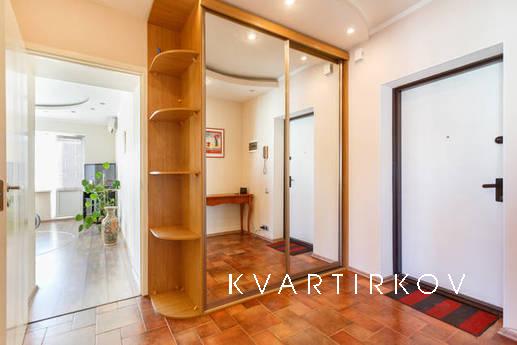 Апартаменты у метро Кропоткинская и Арба, Москва - квартира посуточно