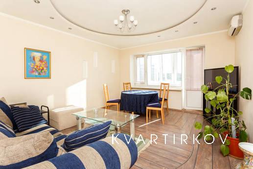 Сдам ПОСУТОЧНО 2-ух комнатную квартиру БИЗНЕС-КЛАССА в 5 мин