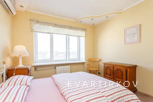 Апартаменты у метро Кропоткинская и Арба, Москва - квартира посуточно