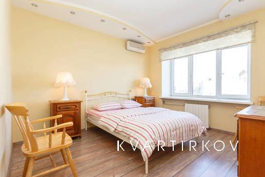 Апартаменты у метро Кропоткинская и Арба, Москва - квартира посуточно