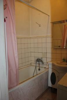 Здається подобово 1 кімнатна квартира в районі ст. м. Чертан