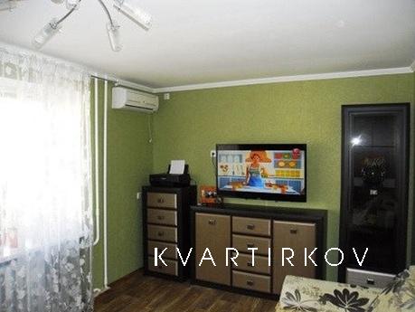 I rent one bedroom apartment in the center of Yalta on the s