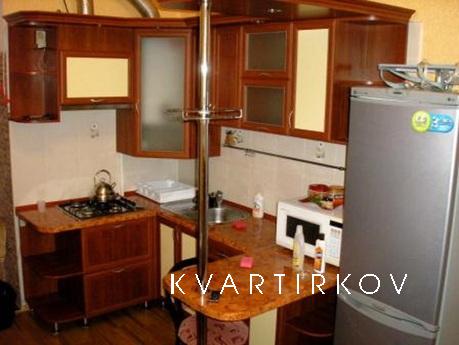Apartment for Rent 1500 rubles, Yevpatoriya - apartment by the day