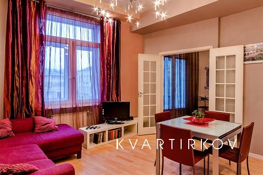 Шикарные трехкомнатные аппартаменты в самом центре Москвы, р