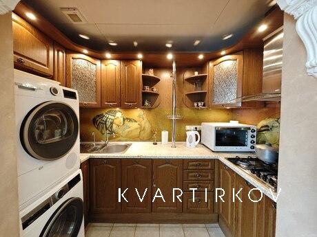 VIP Deribasovskaya, 10, Odessa - apartment by the day