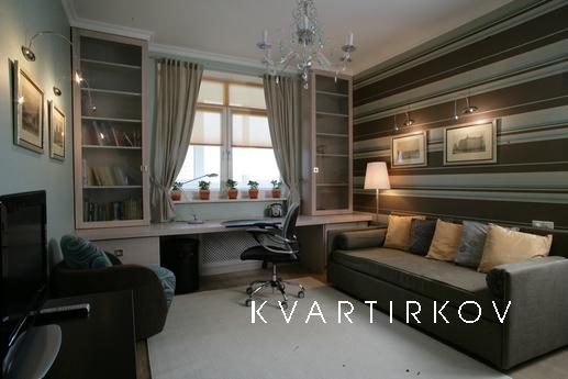 Двухкомнатные апартаменты на набережной Москвы в одном из са