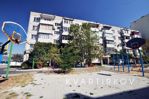 1-комнатная на набережной - вид на море, Новороссийск - квартира посуточно