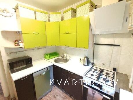 2к кв біля парку, Шалімова, НАУ, Киев - квартира посуточно