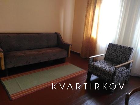 Будинок розташований в центрі Миргорода - 2 кімнати 5x6 кв і