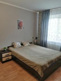 Квартира чистая в центре но двор тихий. Рядом магазины, оста