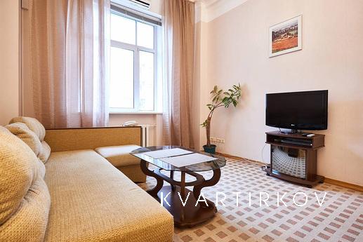 One bedroom apartment on Khreschatyk, Kyiv - apartment by the day