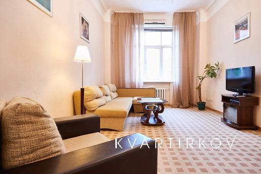 One bedroom apartment on Khreschatyk, Kyiv - apartment by the day