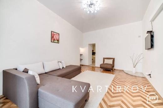Cozy apartment in the center, Lviv - apartment by the day