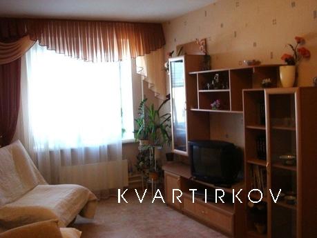 Здаю 2 - ух кімнатну квартиру поряд з центром, з Wi-Fi почас