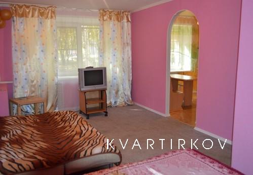 1 com. apartment in the district of the, Yekaterinburg - apartment by the day