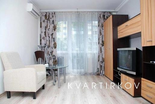 Подобово погодинно 
18поверх видова!!! Світло є постійно!!.Н