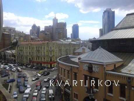 The historic center of Kieva.Ryadom shopping and entertainme