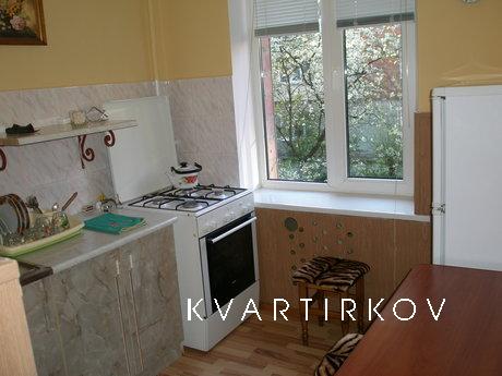Top 1-2-3-bedroom. apartments in Cherniv, Chernivtsi - apartment by the day