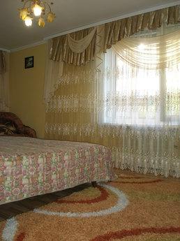 Top 1-2-3-bedroom. apartments in Cherniv, Chernivtsi - apartment by the day