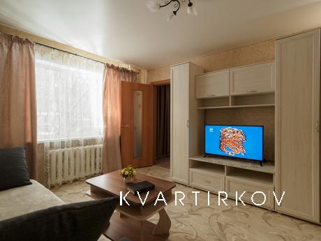 Небольшая, уютная двухкомнатная квартира с ремонтом.
Практич