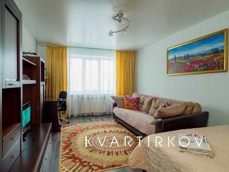 Комфортная, большая, современная однокомнатная квартира с хо