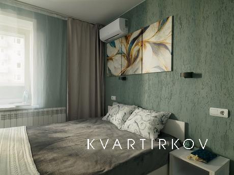 Comfortable, bright, stylish studio apartment with good reno