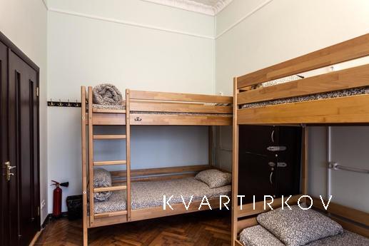 Современный хостел в центе Львова, Львов - квартира посуточно