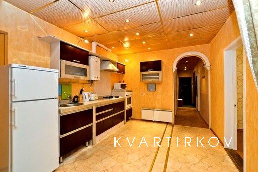 The apartment is in the center of center, Saint Petersburg - apartment by the day