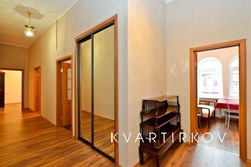 The apartment is in the center., Saint Petersburg - apartment by the day