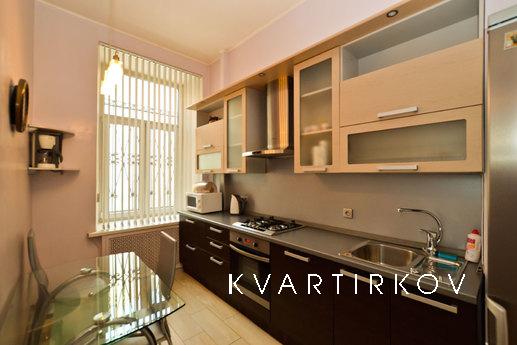 The apartment is on the main street of t, Saint Petersburg - apartment by the day