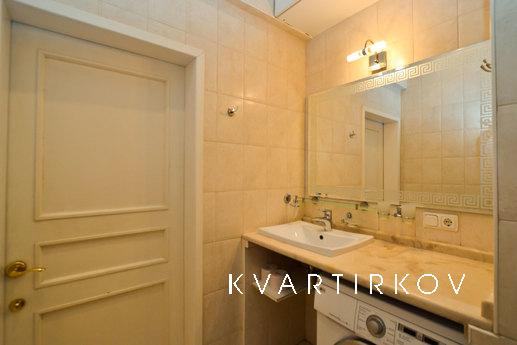 The apartment is on the main street of t, Saint Petersburg - apartment by the day