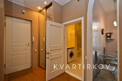 The apartment is on the main street of t, Saint Petersburg - apartment by the day