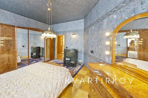 Apartment with Jacuzzi, Saint Petersburg - apartment by the day