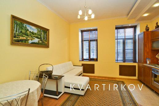 Comfortable apartment in the heart, Saint Petersburg - apartment by the day