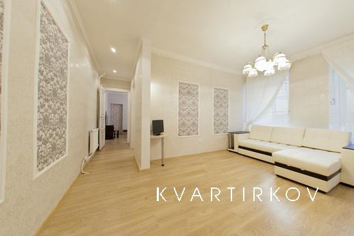 Apartment renovated near station, Saint Petersburg - apartment by the day